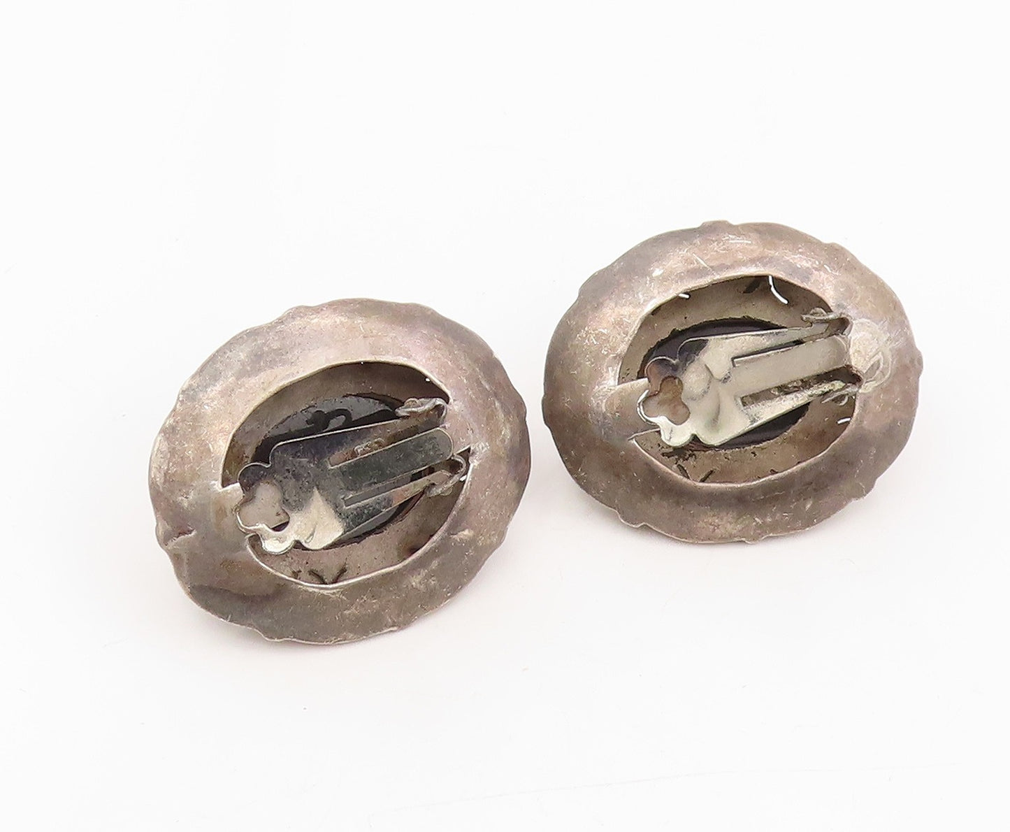 925 Sterling Silver Vintage Earrings Cabochon Onyx Scrollwork Cut Out   EG13872