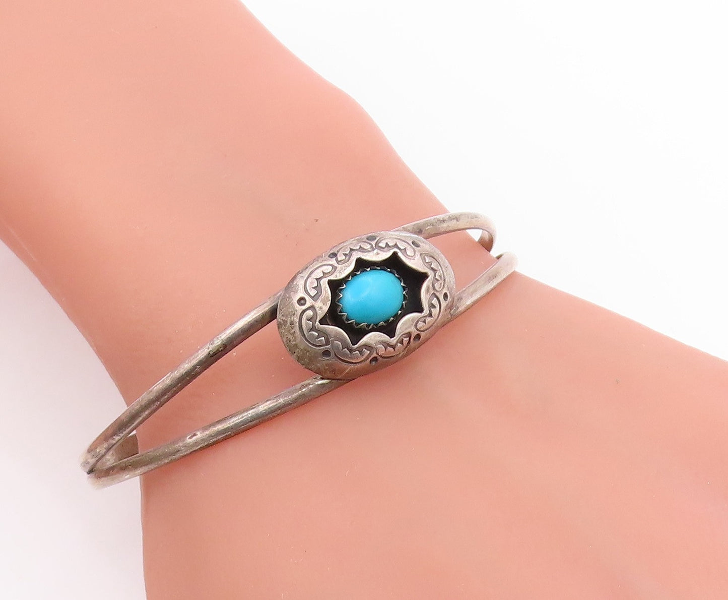 925 Sterling Silver Vintage Bracelet NAVAJO Blue Turquoise Etched Cuff  BT11994