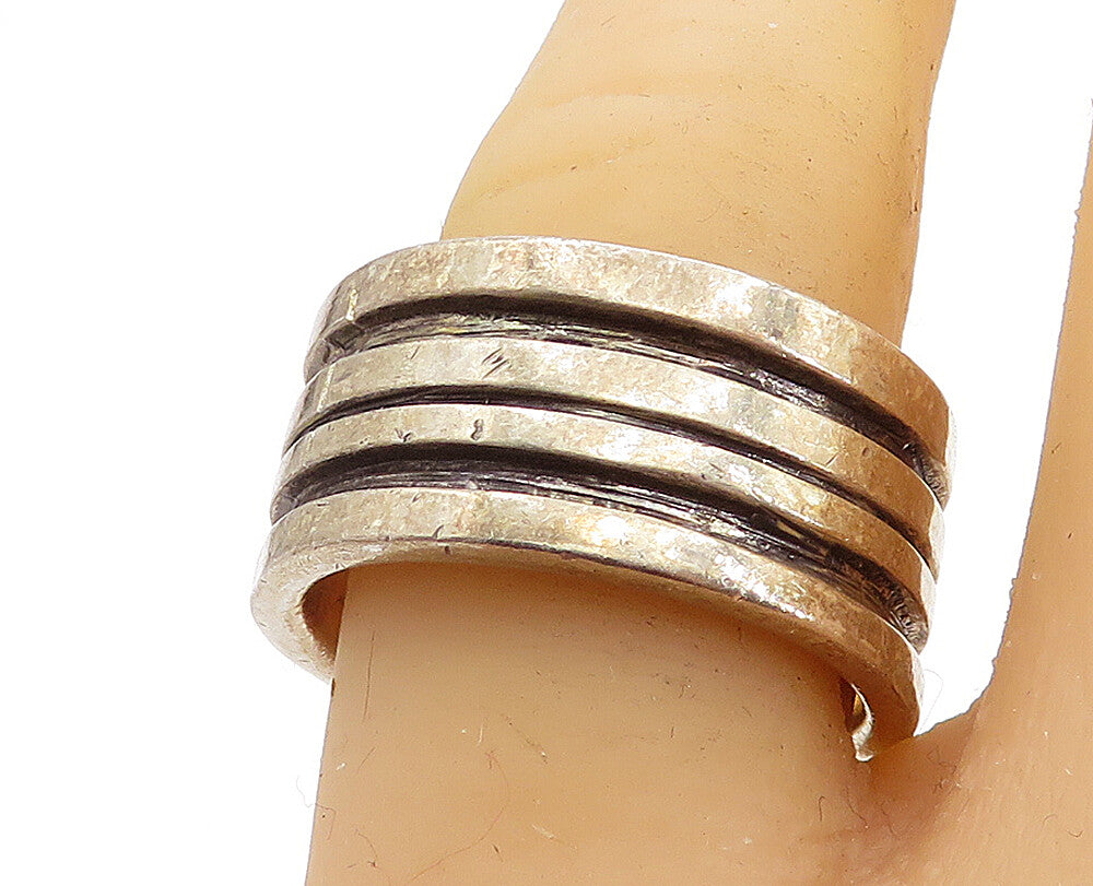 925 Sterling Silver  Vintage Dark Tone Linear Design Band Ring Sz 8.5  RG5723