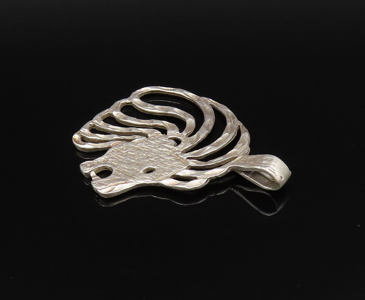 925 Sterling Silver  Vintage Openwork Textured Lion Head Pendant  PT21446