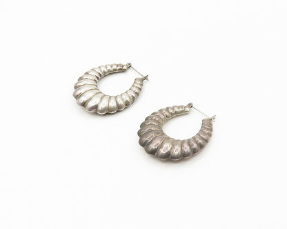 925 Sterling Silver  Vintage Dark Tone Scalloped Hollow Hoop Earrings  EG8911