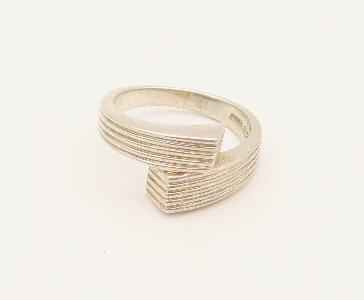 925 Sterling Silver  Vintage Ribbed Lines Bypass Fashion Ring Sz 9  RG26272