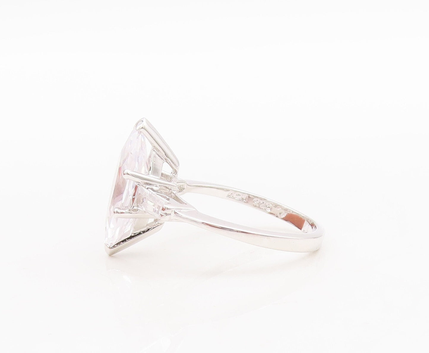 925 Sterling Silver Vintage Ring Marquise Cut & CZ Side Stones   Sz 7  RG29806