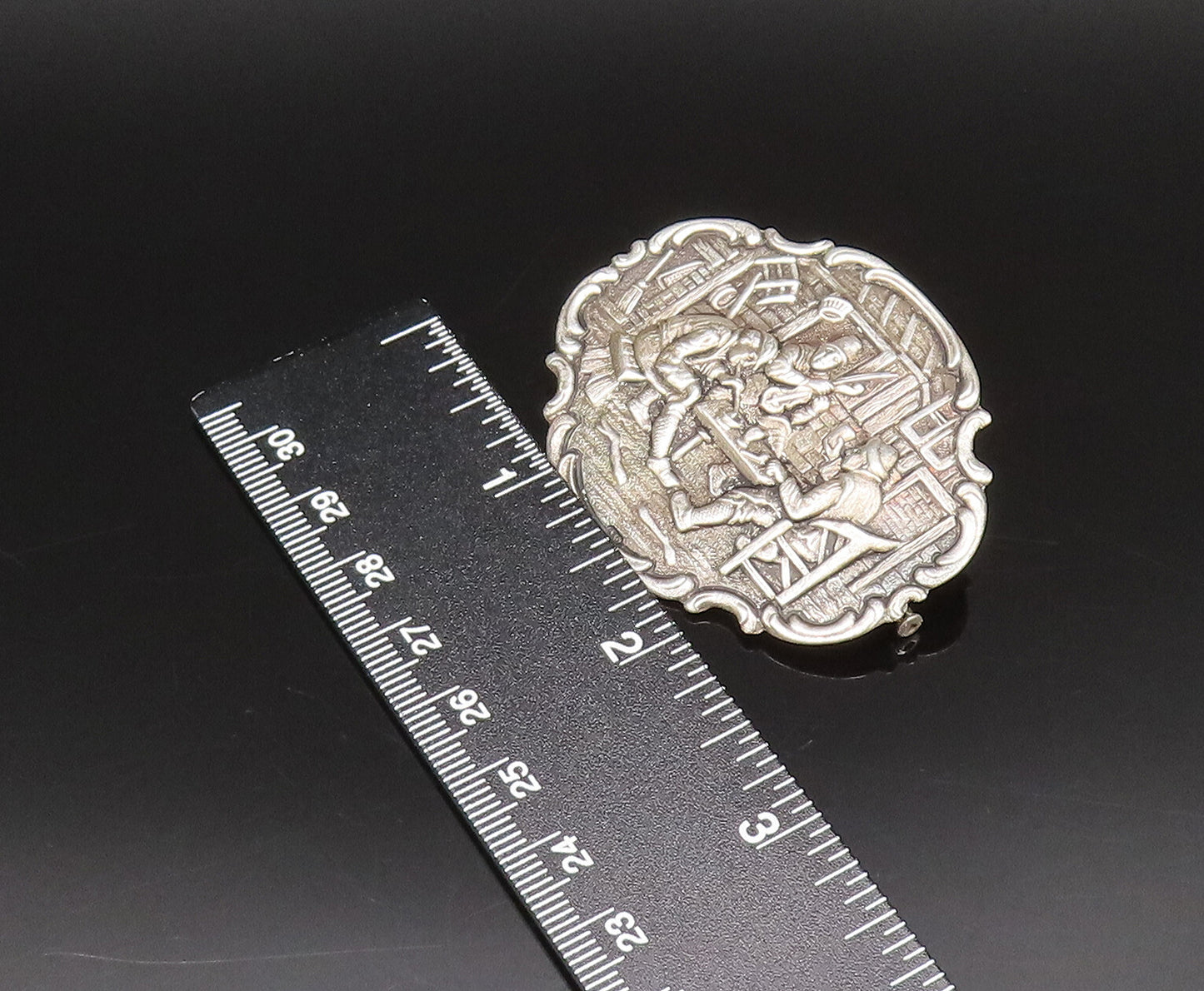 925 Sterling Silver  Vintage Dutch Men At Bar Scenery Brooch Pin  BP10057