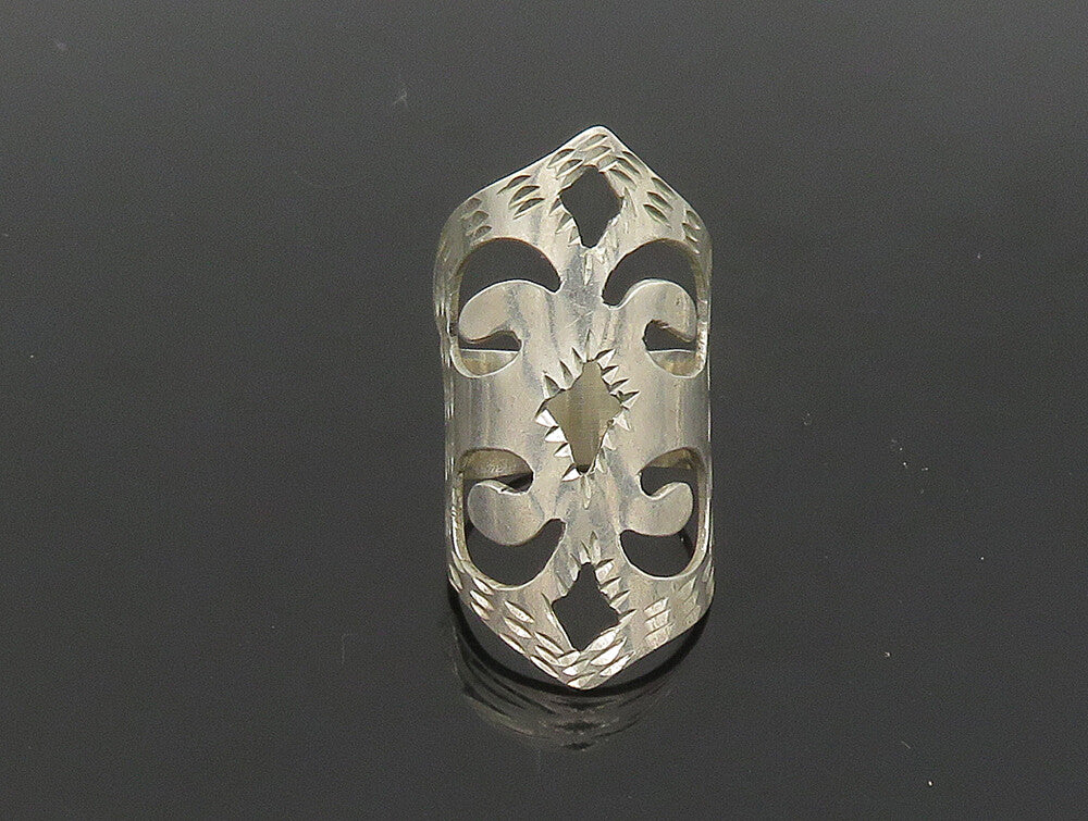 925 Sterling Silver  Vintage Shiny Diamond Cut Detail Band Ring Sz 8   RG23680
