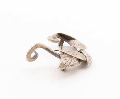 925 Sterling Silver  Vintage Etched Vine Leaf Brooch Pin  BP9475