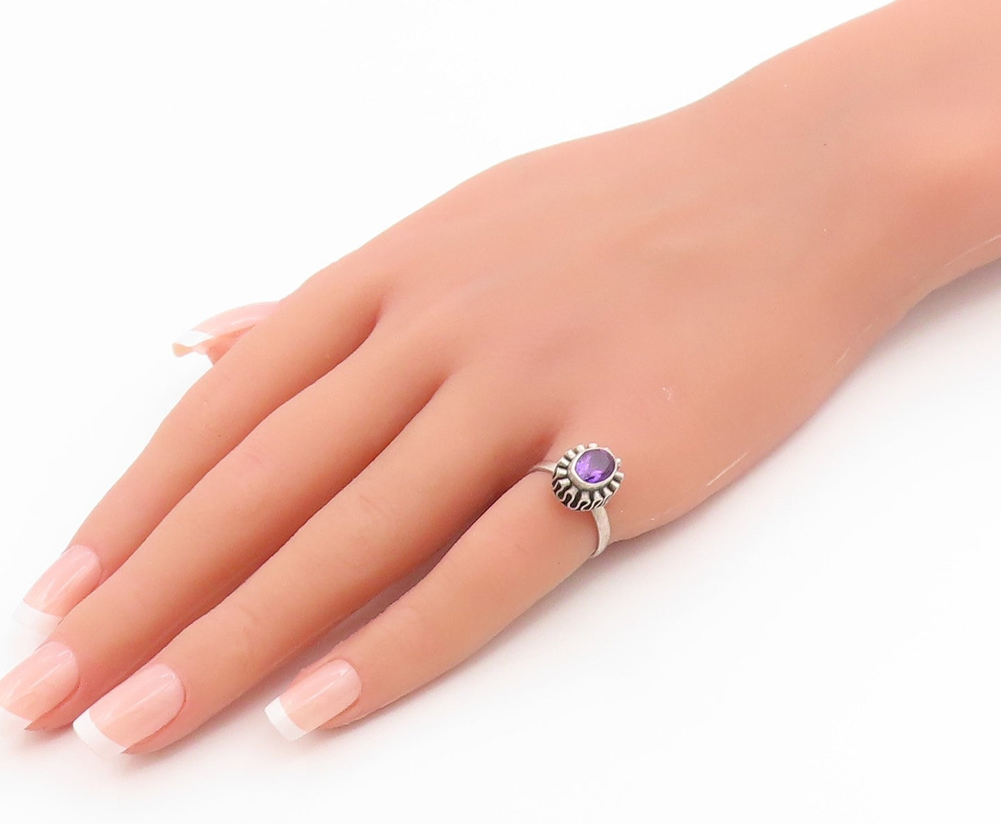 925 Sterling Silver Vintage Ring Oval Cut Amethyst Ruffled Band  Sz 5  RG36236