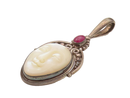 SAJEN 925 Silver  Vintage Garnet Crowned God Mother of Pearl Pendant PT22024