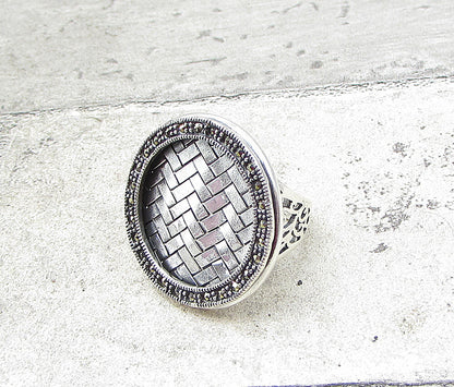 925 Sterling Silver  Marcasite Framed Woven Round Shield Ring Sz 5.5  RG1691