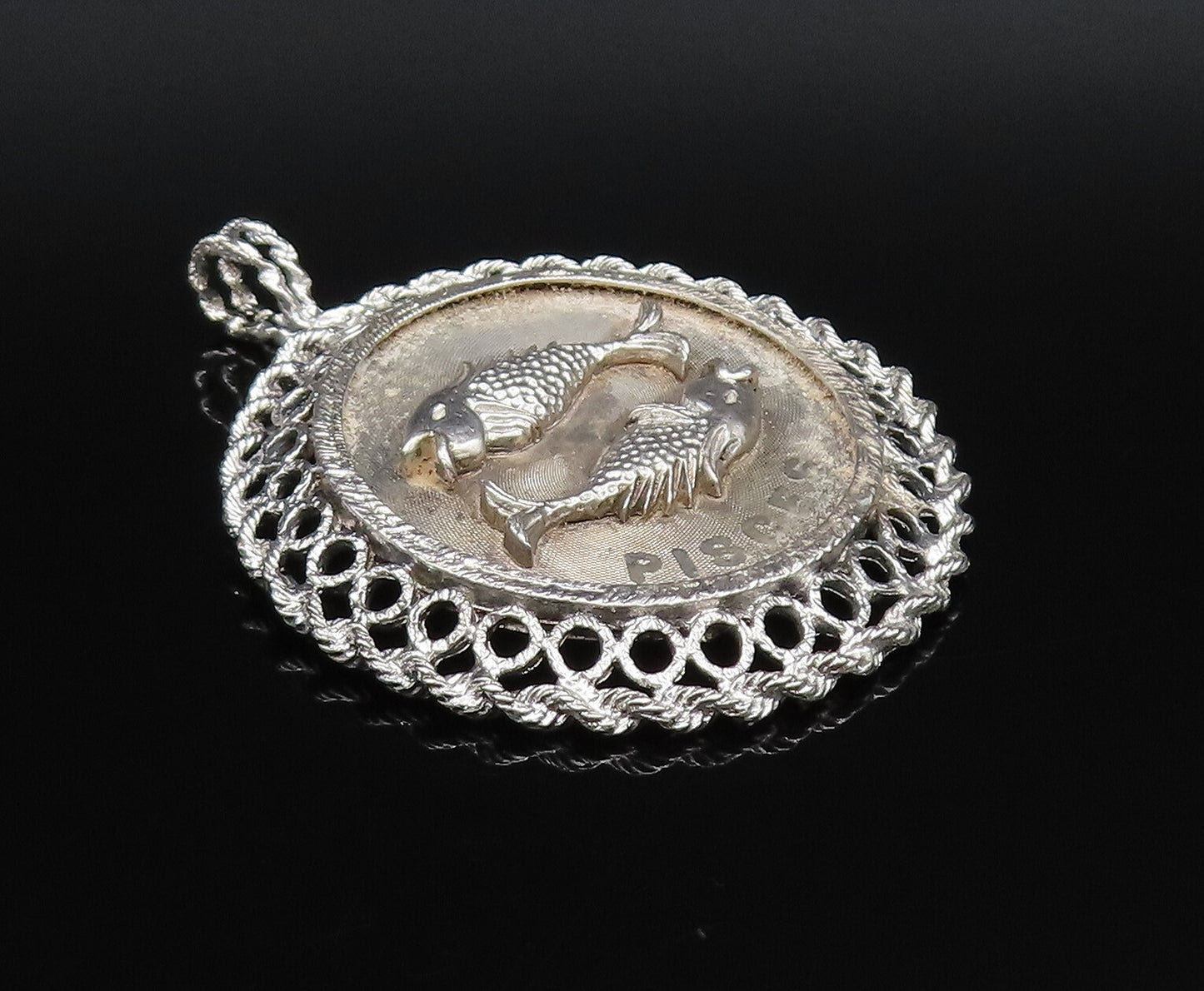 925 Sterling Silver  Vintage Openwork Pisces Fish Astrology Pendant  PT21852