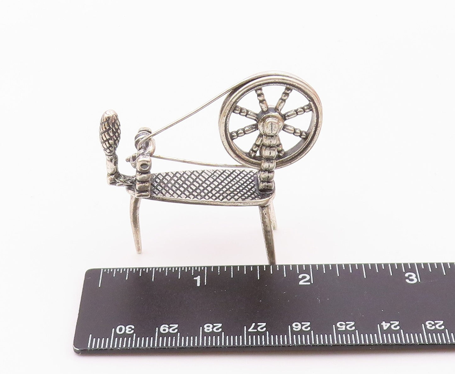 925 Sterling Silver  Vintage Old Fashioned Spinning Wheel Trinket  TR2815