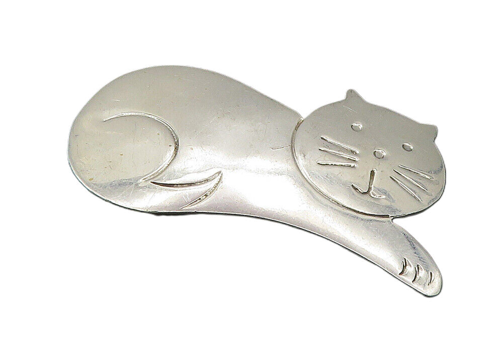 925 Sterling Silver  Vintage Shiny Etched Lying Cat Motif Brooch Pin  BP3705