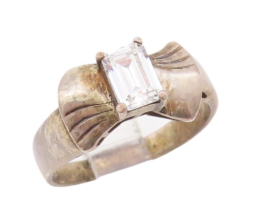 925 Sterling Silver Vintage Ring Rectangle Cut CZ Carved Bow  Sz 7  RG28521