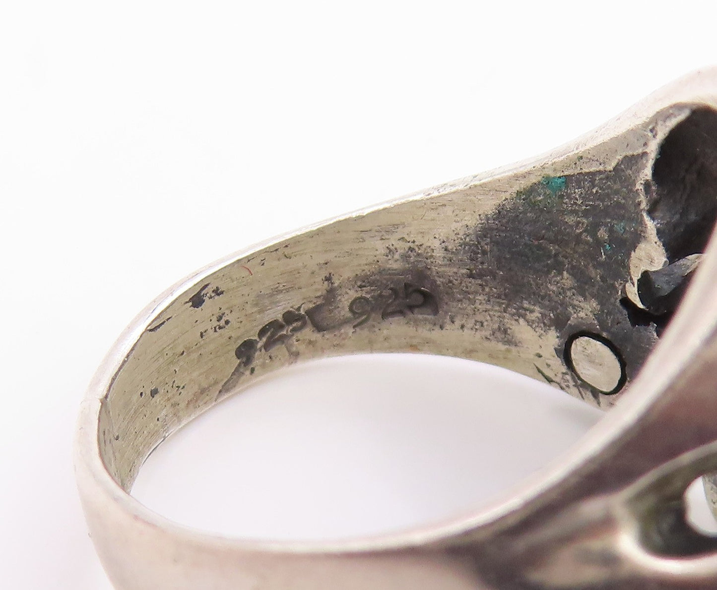 925 Sterling Silver Vintage Ring Carved Gothic Skill Band Moves  Sz 6  RG35603