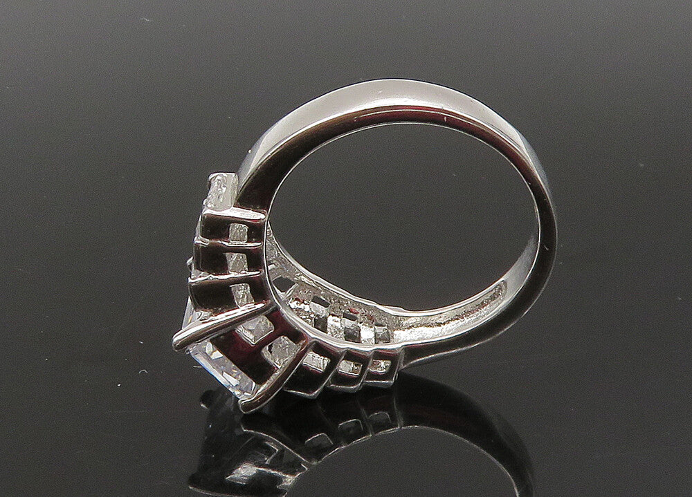 925 Sterling Silver   Vintage Sparkling Cubic Zirconia Band Ring Sz 8  RG22863