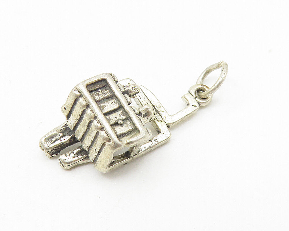 925 Sterling Silver  Vintage Petite Cable Lift Sitting Couple Pendant  PT8736