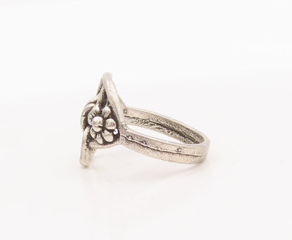 925 Sterling Silver Vintage Ring Solid Cutout Floral Design   Sz 6.5  RG29098