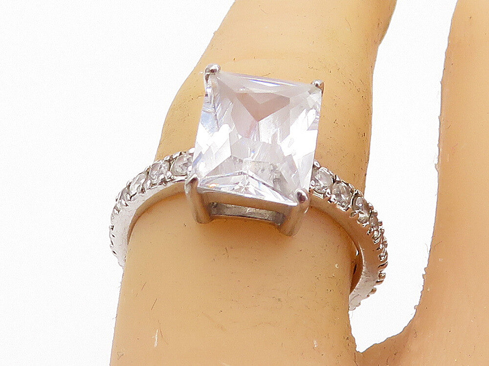 SETA 925 Silver  Cubic Zirconia Solitaire With Accents Ring Sz 7  RG6796