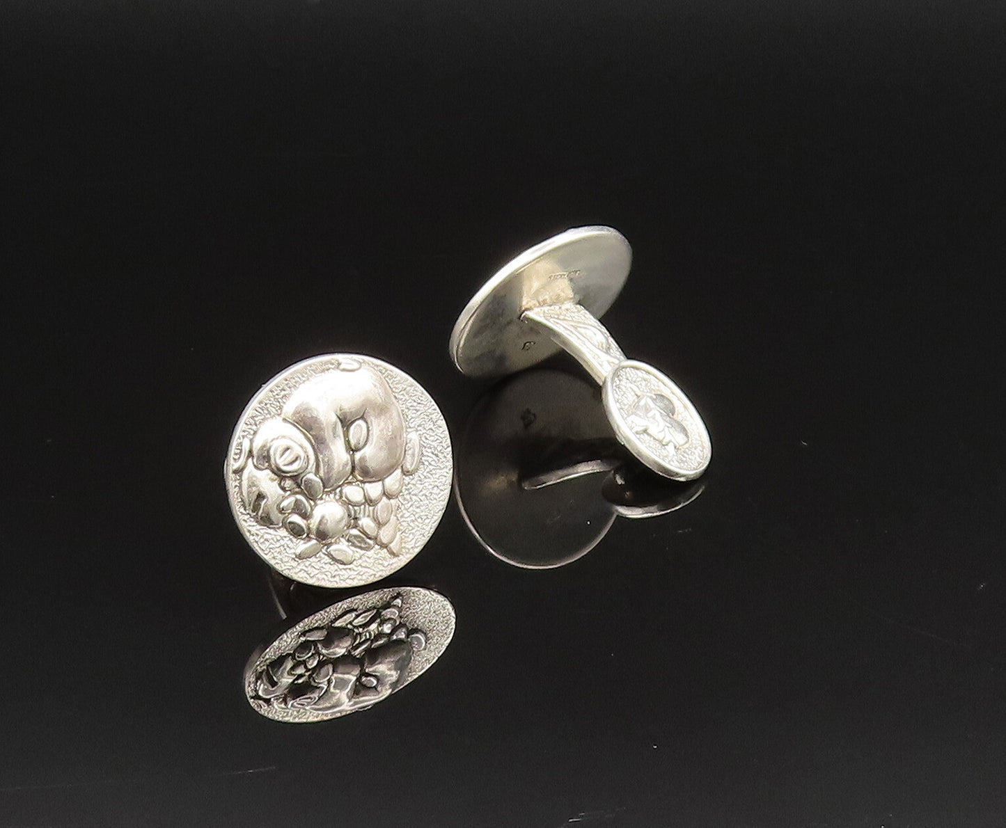 DESIGNER 925 Sterling Silver Vintage Pig Hugging Treasure Cuff Links TR3407