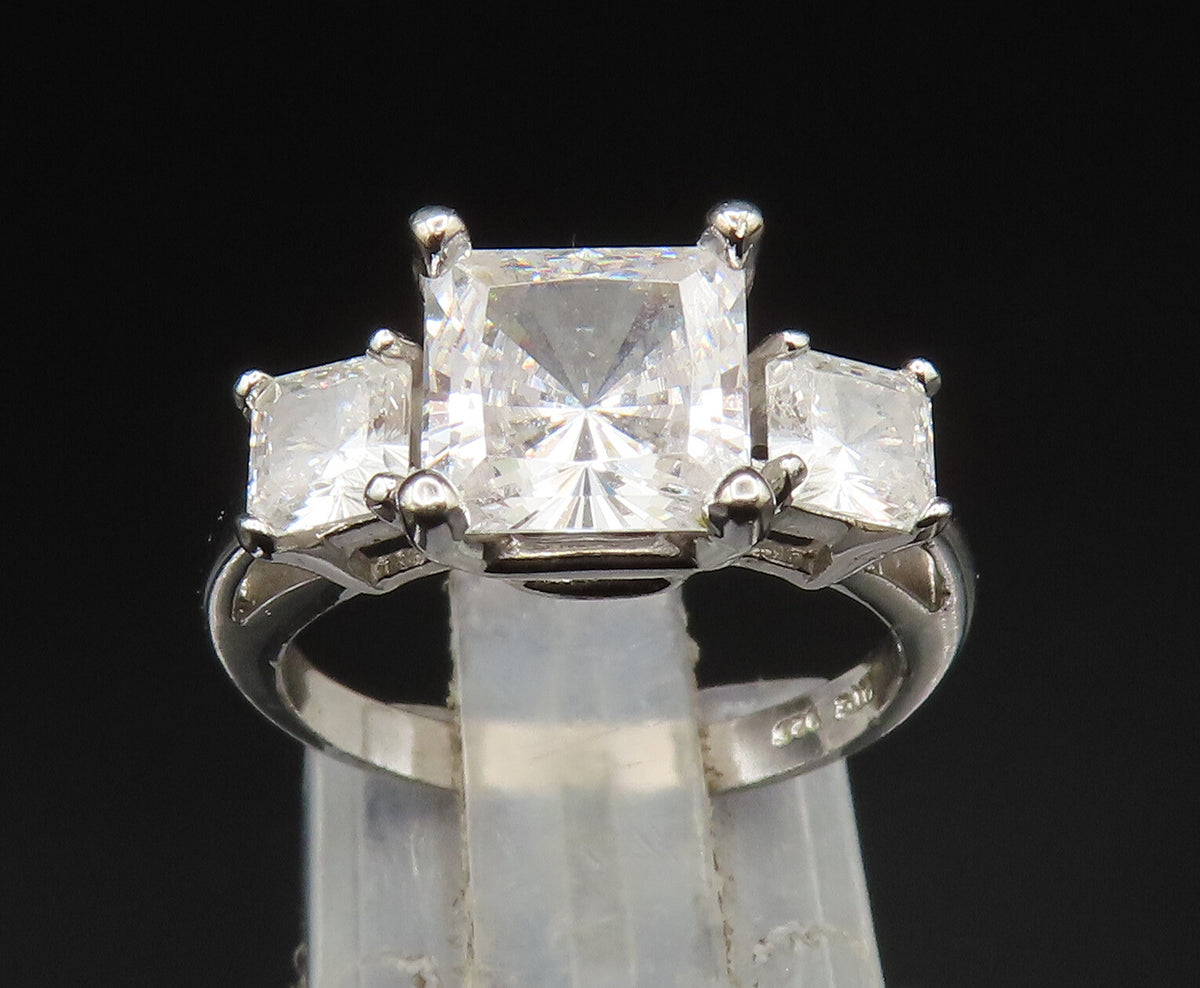 925 Sterling Silver  Vintage Three Stone Cubic Zirconia Ring Sz 5  RG24566