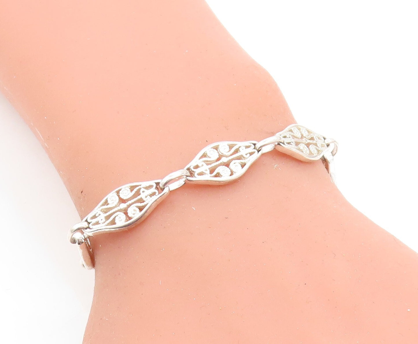 925 Sterling Silver  Petite Open Swirl Twist Detail Chain Bracelet  BT2627