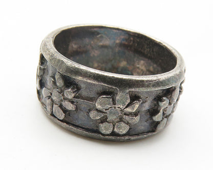 925 Sterling Silver   Vintage Dark Tone Flower Pattern Band Ring Sz 6  RG11639