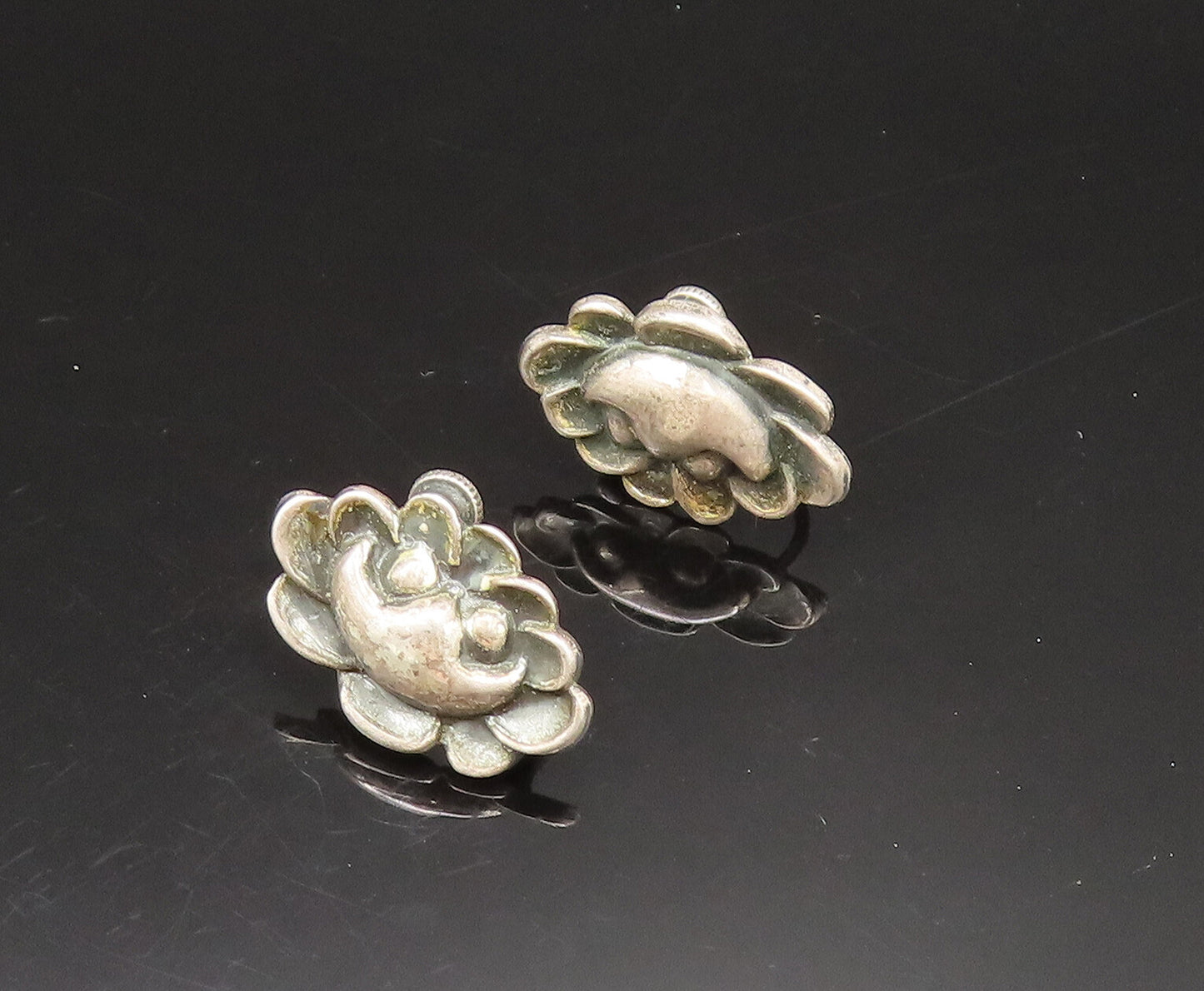 925 Sterling Silver  Vintage Flower Motif Screw Back Earrings  EG11702