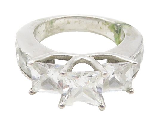 925 Sterling Silver  Shiny Cubic Zirconia Graduated Band Ring Sz 5  RG11342