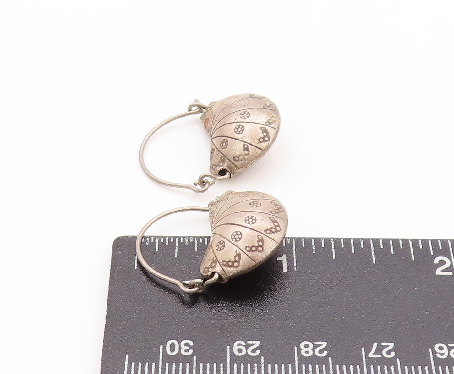925 Sterling Silver Vintage Earrings Puffed Hand Fan Design Etched Hoops EG13600