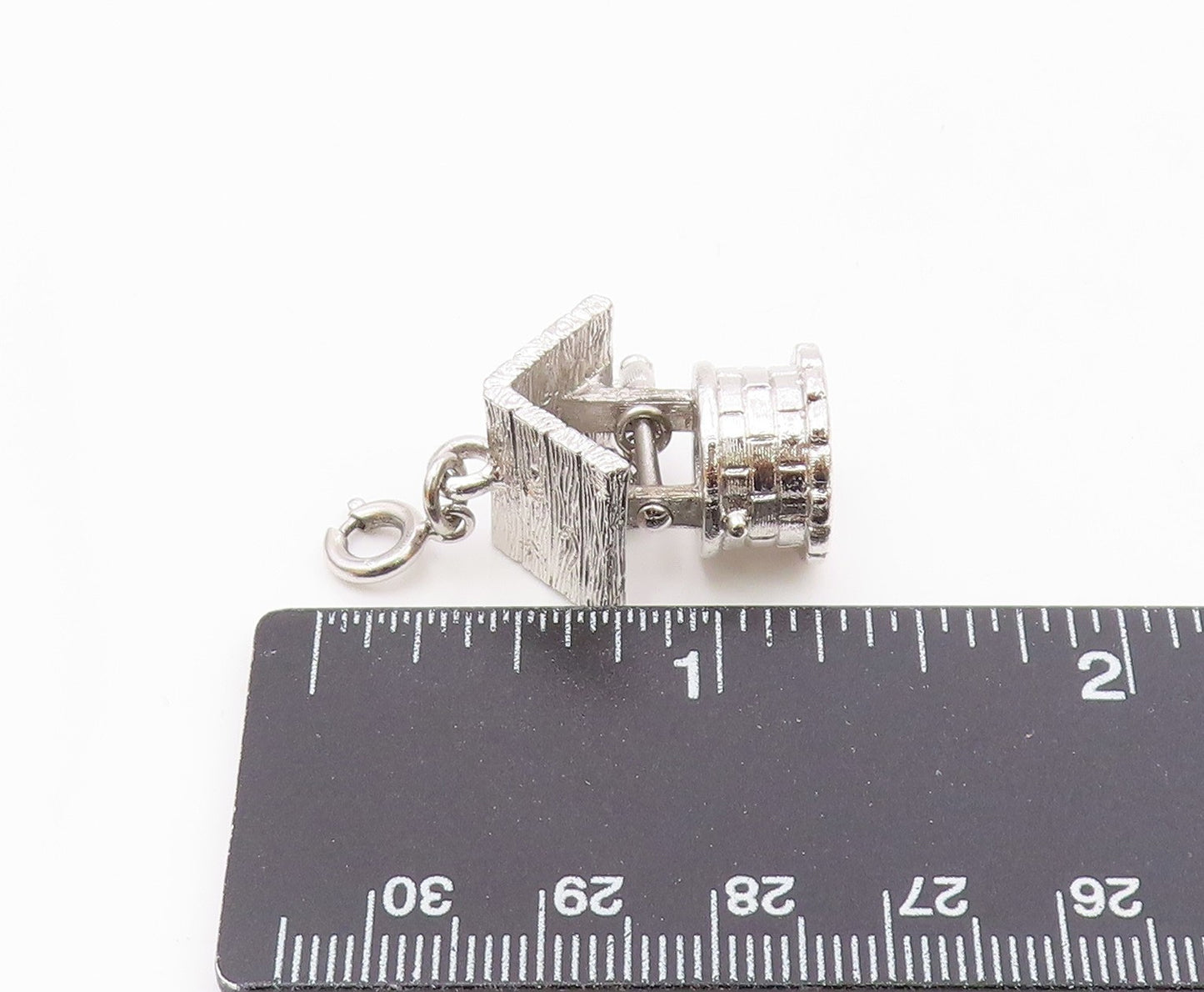 925 Sterling Silver  Vintage Shiny Water Well Etched Detail Pendant  PT15236