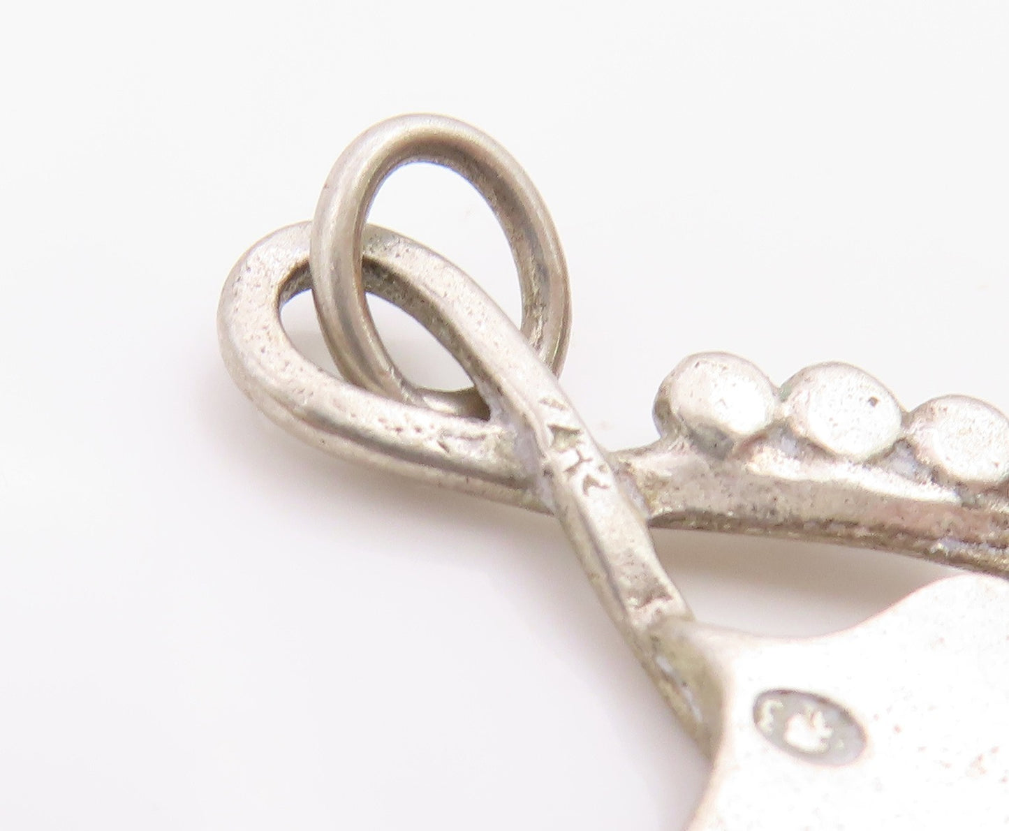 925 Sterling Silver  Vintage Shiny Floral Leaf Motif Drop Pendant  PT16576