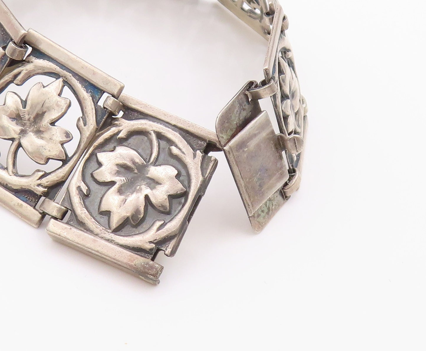 925 Sterling Silver Vintage Bracelet Cutout Maple Leaf Panel Band  BT11268