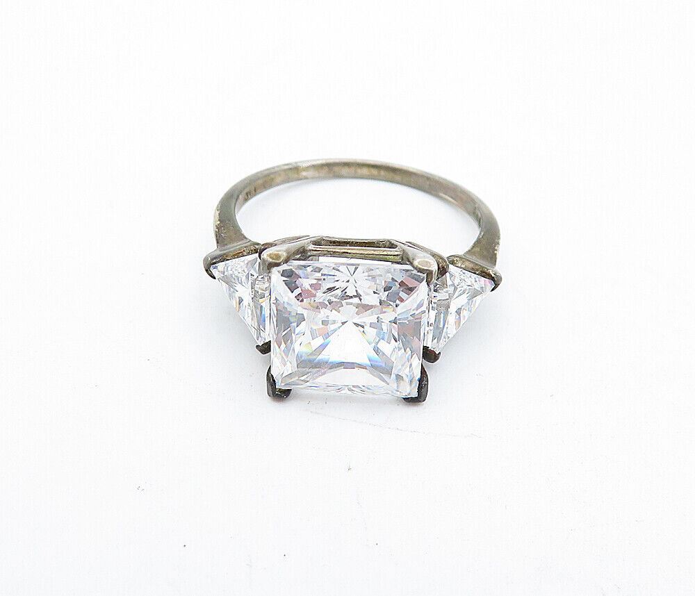 925 Sterling Silver  Vintage Cubic Zirconia Solitaire Accent Ring Sz 7  RG5196