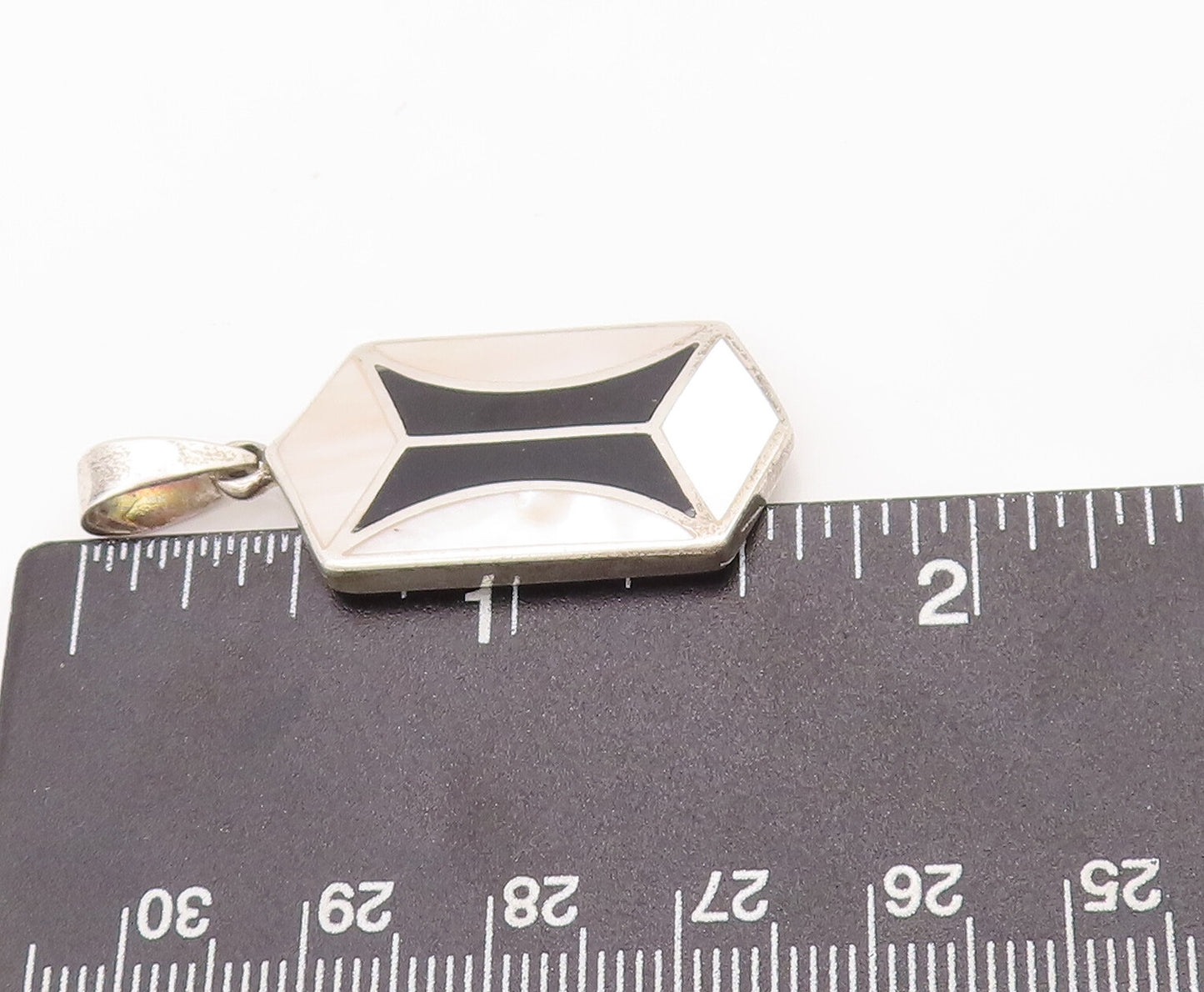 925 Sterling Silver Vintage Pendant Solid Inlay Mother Of Pearls & Onyx  PT23084