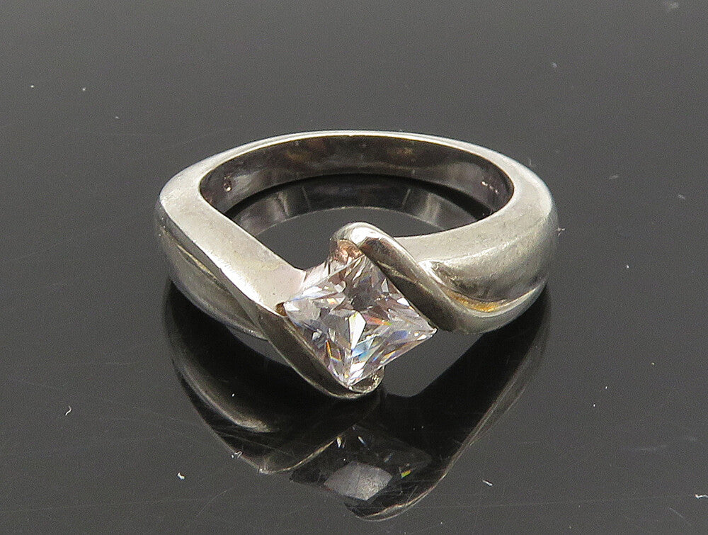 925 Sterling Silver  Vintage Shiny Cubic Zirconia Solitaire Ring Sz 8  RG23769