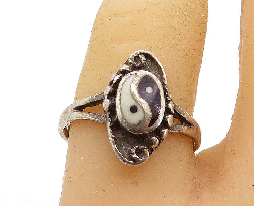925 Silver Vintage Antique Black & White Onyx Yin Yang Ring Sz 7.5 RG7030
