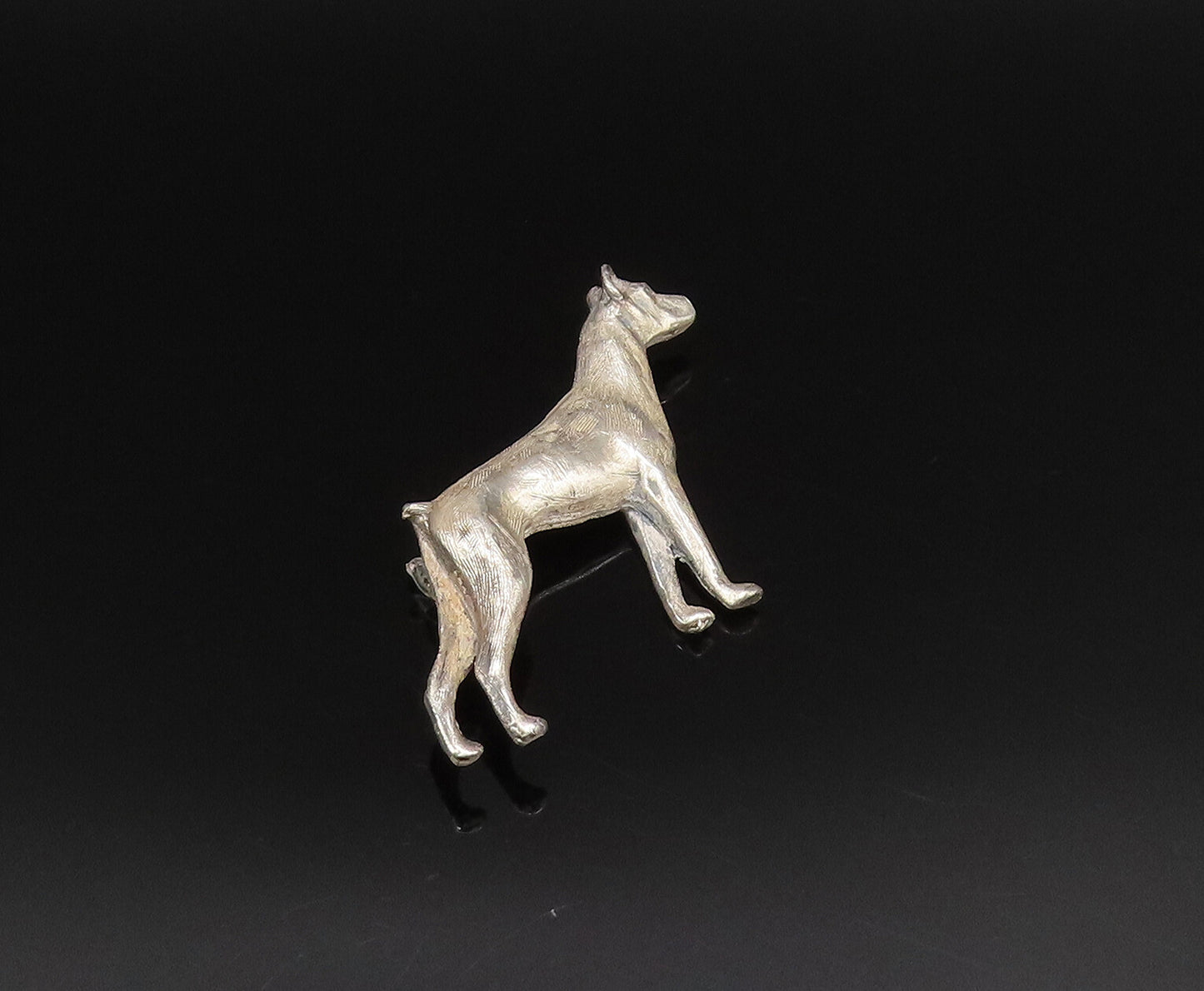 925 Sterling Silver  Vintage Carved Etched Dog Motif Brooch Pin  BP9837