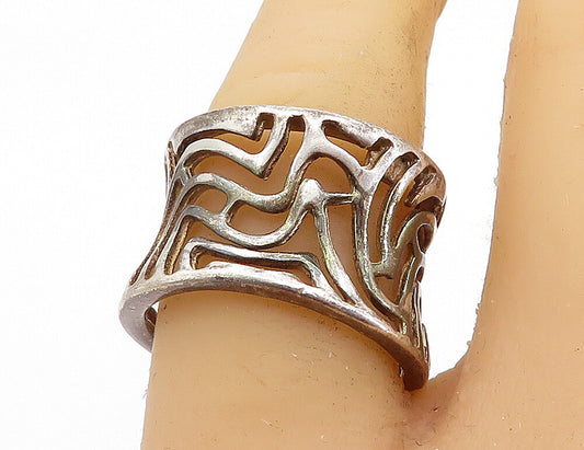 925 Sterling Silver  Vintage Dark Tone Cutout Concave Band Ring Sz 7  RG7109