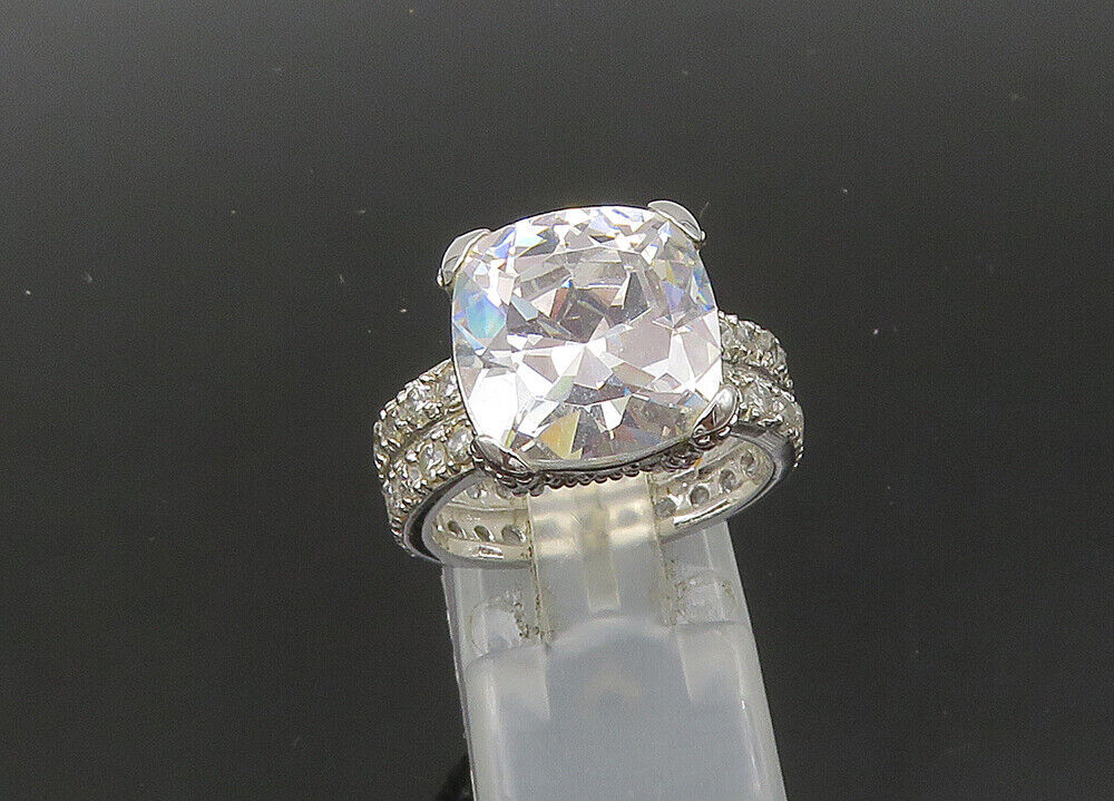 925 Sterling Silver  Vintage Shiny Cubic Zirconia Cocktail Ring Sz 7  RG22220