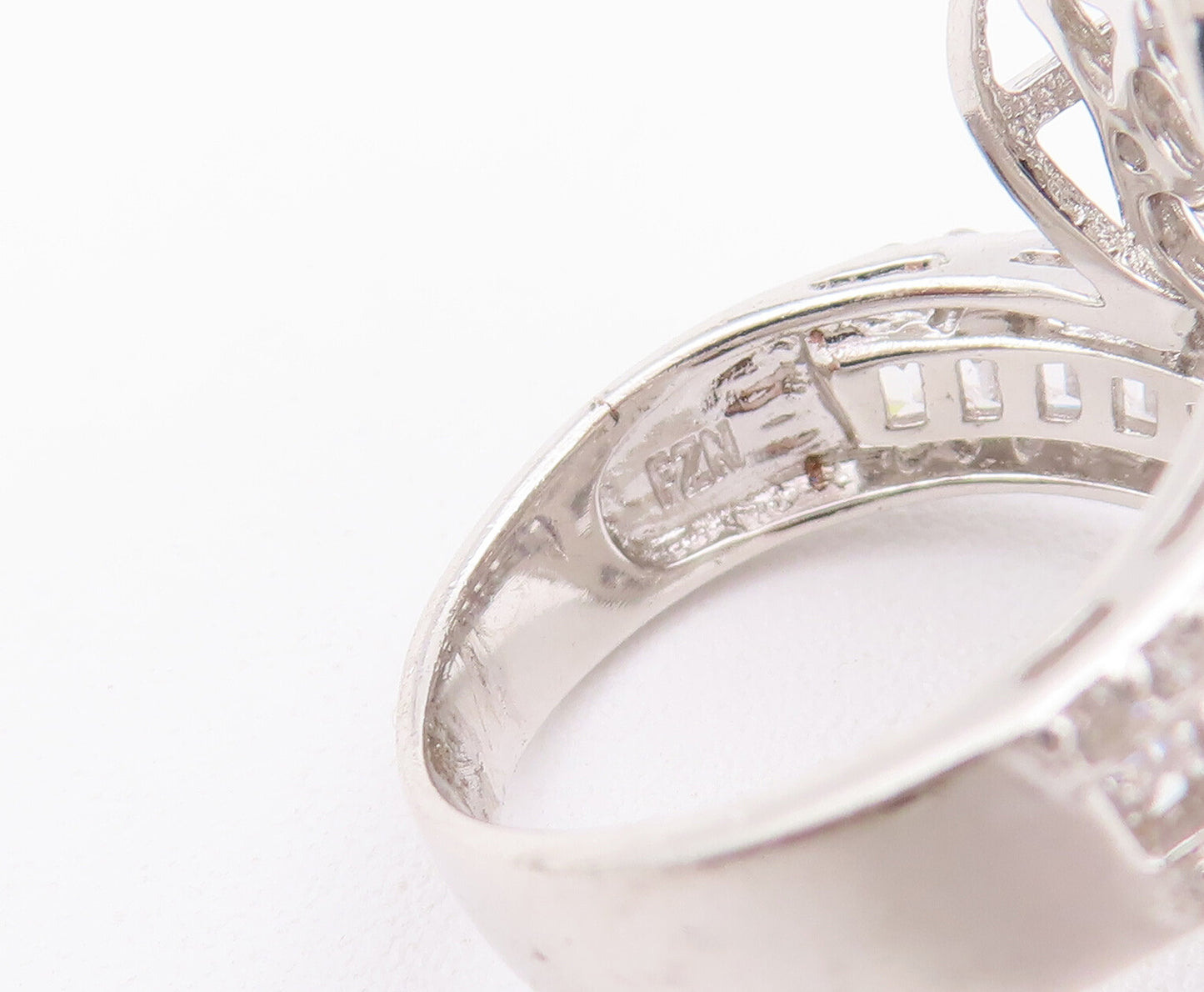 925 Sterling Silver Vintage Ring Bypass Circular Ends Beaded CZ  Sz 5  RG28003