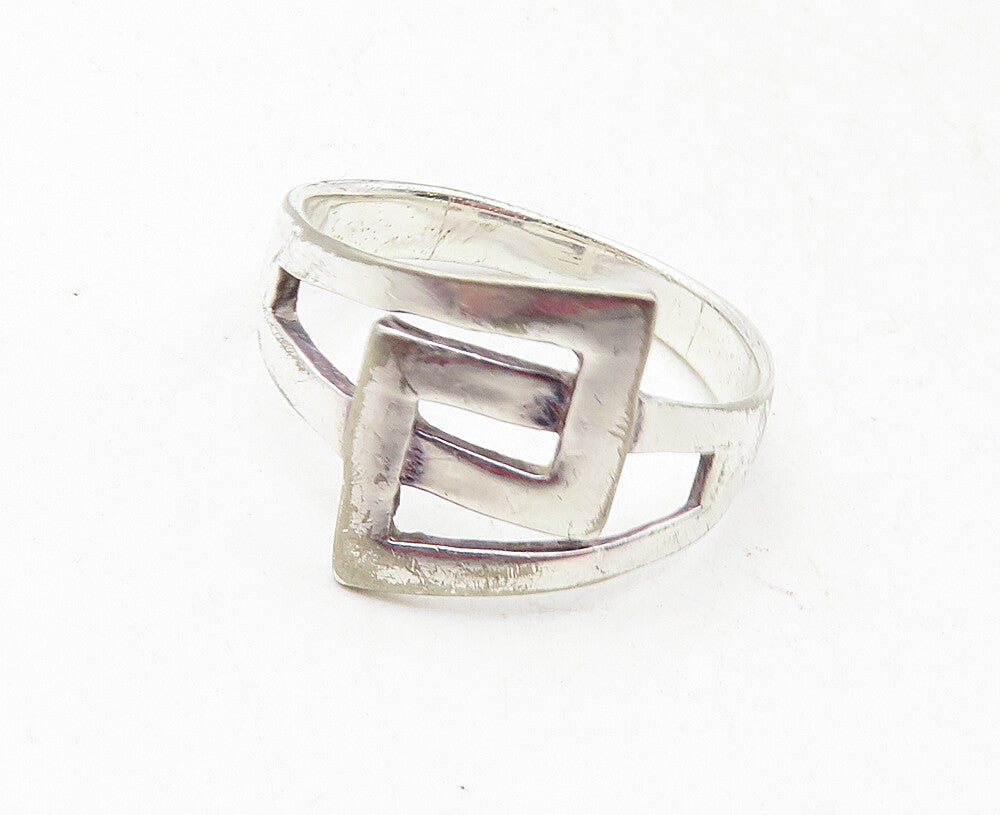 925 Sterling Silver  Shiny Interlocked Square Design Band Ring Sz 6  RG9431