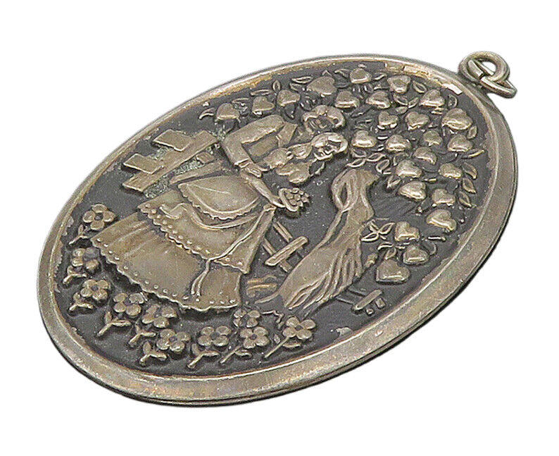 INTERNATIONAL 925 Sterling Silver Vintage Married Couple Scene Pendant PT13432