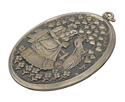 INTERNATIONAL 925 Sterling Silver Vintage Married Couple Scene Pendant PT13432