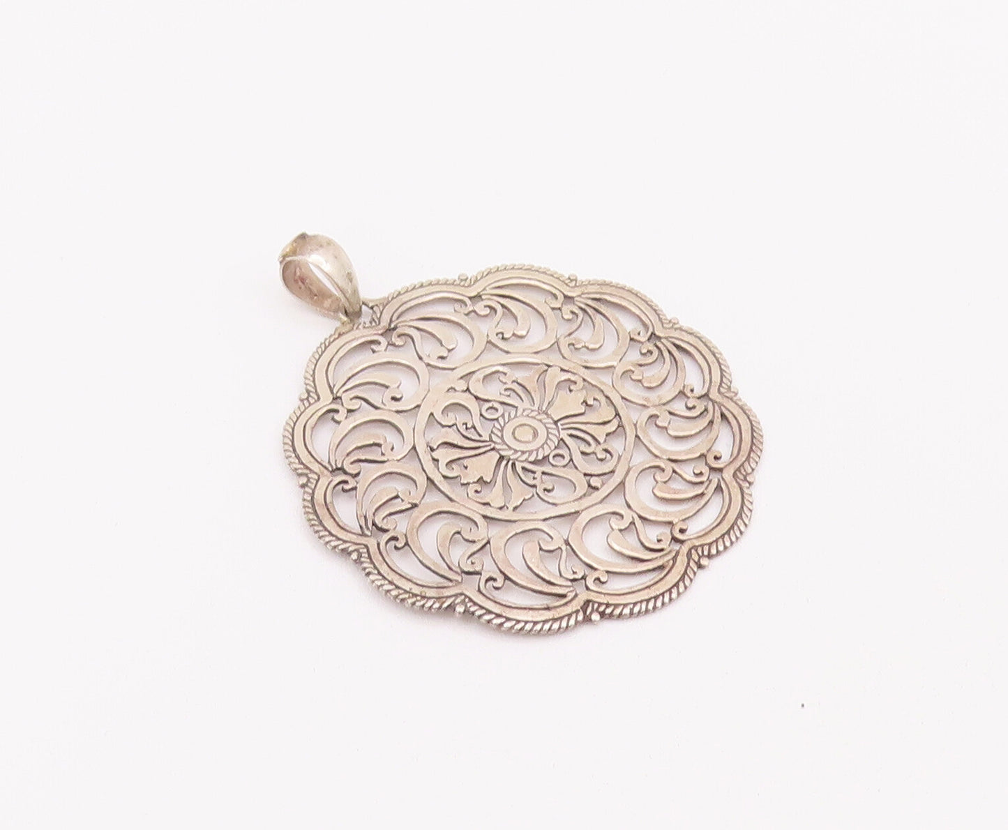 925 Sterling Silver Vintage Pendant Swirly Cutout Floral Circular Patten PT22831