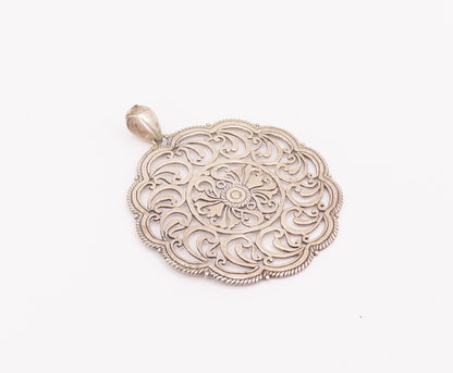 925 Sterling Silver Vintage Pendant Swirly Cutout Floral Circular Patten PT22831