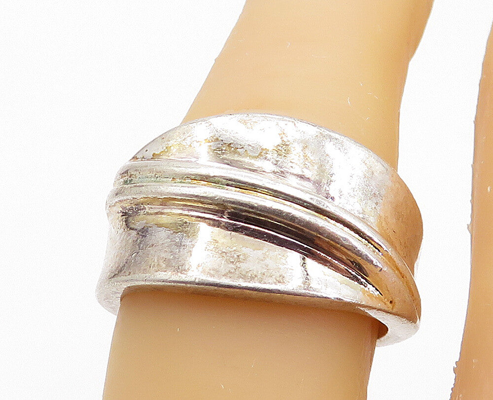925 Sterling Silver  Vintage Shiny Raised Detail Concave Band Ring Sz 7 RG7609