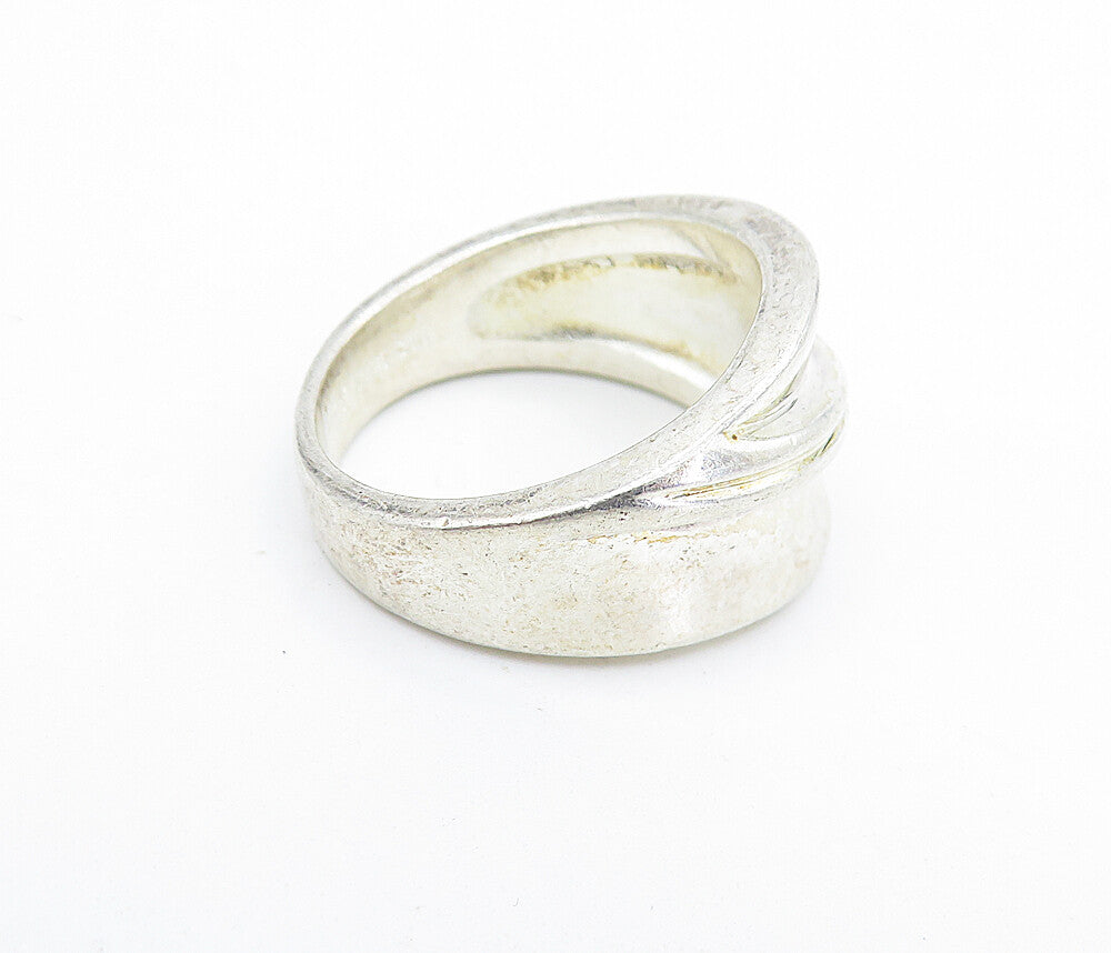 925 Sterling Silver  Vintage Shiny Raised Detail Concave Band Ring Sz 7 RG7609