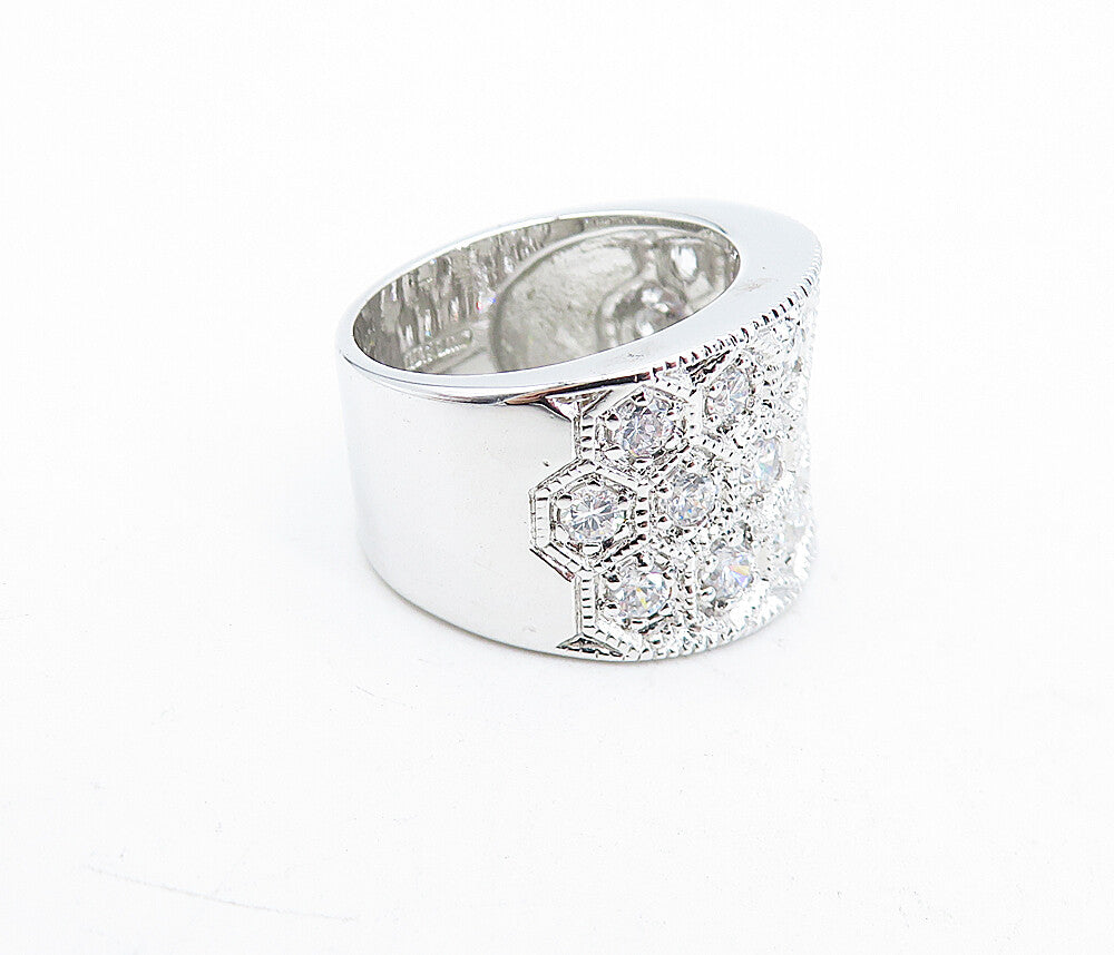 925 Sterling Silver  Sparkling Cubic Zirconia Concave Band Ring Sz 7  RG5424