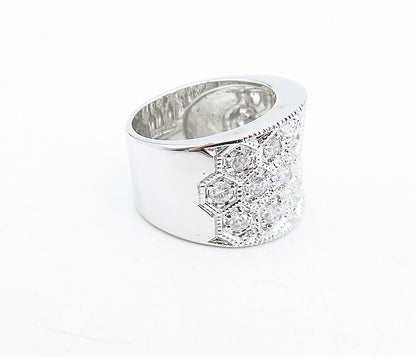 925 Sterling Silver  Sparkling Cubic Zirconia Concave Band Ring Sz 7  RG5424