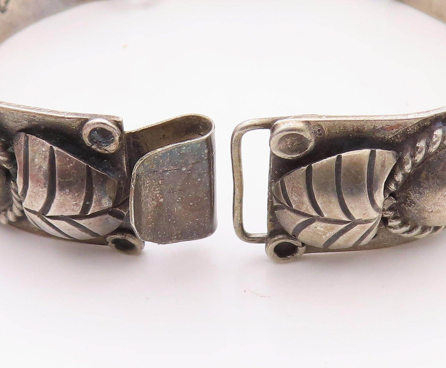 925 Sterling Silver Vintage Bracelet TAXCO Antique Floral Design Carved  BT10821